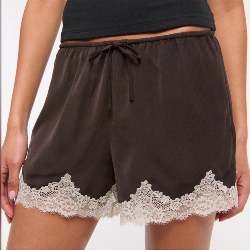 Abercrombie & Fitch Flirty Short Brown - Picture 2 of 4